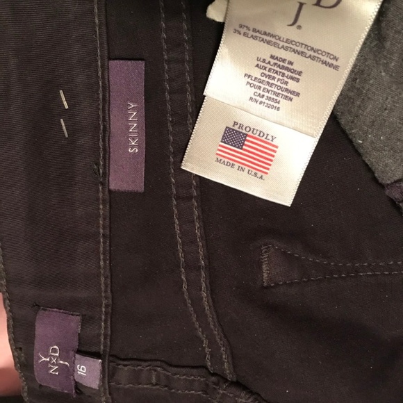 NYDJ Black/Purple Animal Print Skinny Jeans NWT - Picture 3 of 7